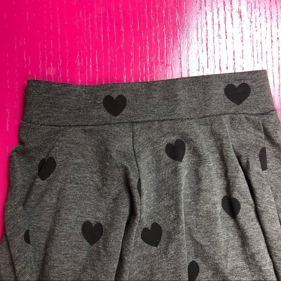 Divided Heart Pattern Skirt - Picture 3 of 6
